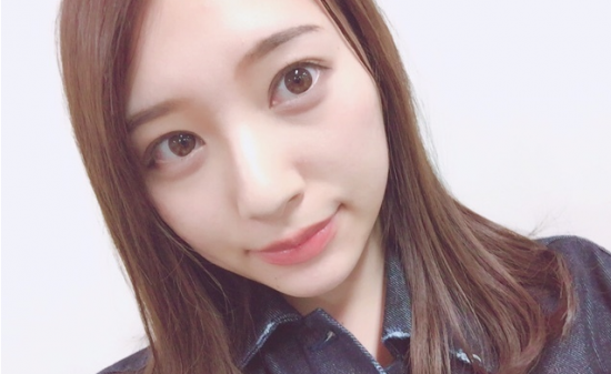 佐藤詩織、薄めのメイクでも二重はバッチリ