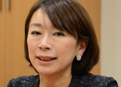 山尾志桜里は鼻整形でプロテーゼ入れてる？