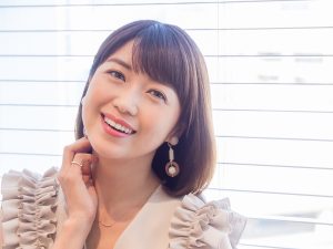 新妻聖子が整形でシワ消し 化粧も白浮きする 芸能人の気になる疑問を追跡 考察 エンタスタイル