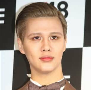 Mattのおでこ、修正でフラットに
