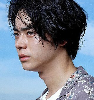 菅田将暉、目を整形した後の画像