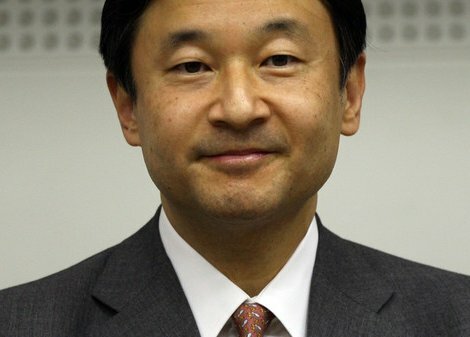 皇太子の目が二重に整形されている
