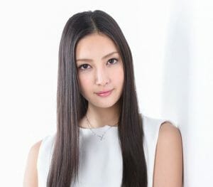 菜々緒が皮膚整形しすぎてビニール肌 汗が一滴も出ない 芸能人の気になる疑問を追跡 考察 エンタスタイル