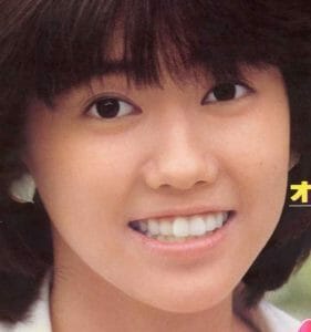 松本伊代が整形劣化で笑顔がひきつる 二重瞼も落ちてきた 芸能人の気になる疑問を追跡 考察 エンタスタイル