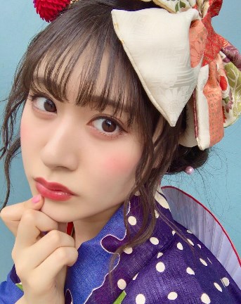 加藤美南足の太さがいい!水着姿が大人っぽいぞ